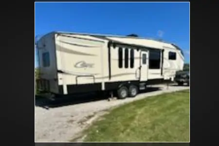 The Cozy Cougar - UPMI1045