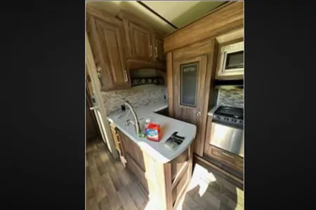 The Cozy Cougar - UPMI1045