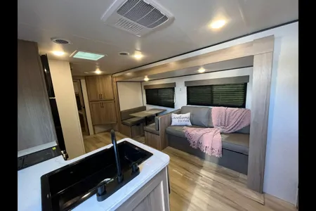 Coleman 27B CM 27 B25 Travel Trailer CL 33