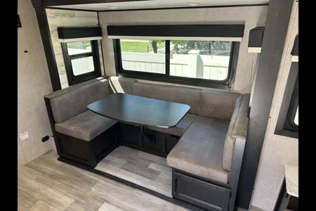 Cozy Camper for Couples & Kids | Easy to Tow!