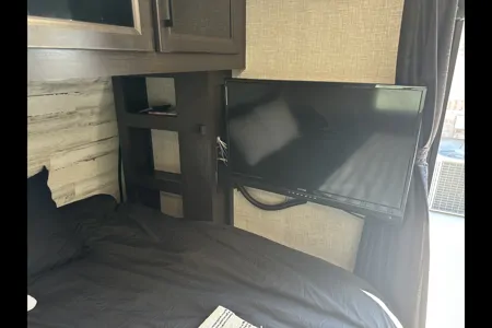 Cozy Camper for Couples & Kids | Easy to Tow!
