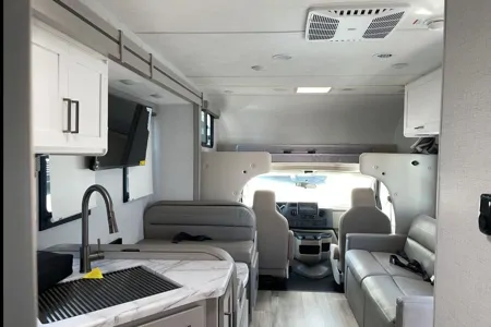 ZWS Luxury 2026 Thor Motor Coach Geneva Class C