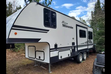 Jerry's Winnago micro minnie fifth wheel 2405 RL Fifth Wheel