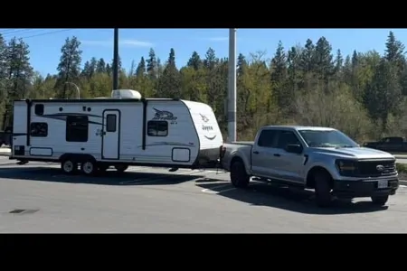 Steve & Sandra Bullock‘s home on wheels.