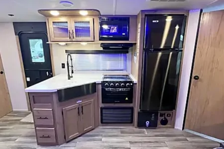 Forest River Cherokee Grey Wolf Black Label