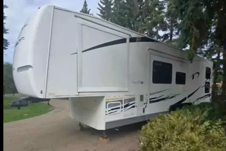 Longhorn Customs 2007 Gulf Stream Enduramax Fifth Wheel Toy Hauler your home away from home
