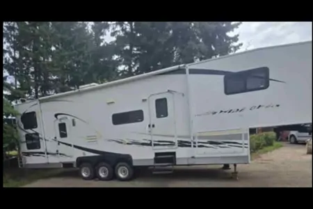 Longhorn Customs 2007 Gulf Stream Enduramax Fifth Wheel Toy Hauler your home away from home