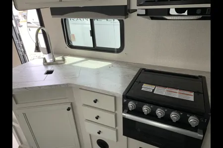 Richard's Highland Ridge RV 261BH Travel Trailer