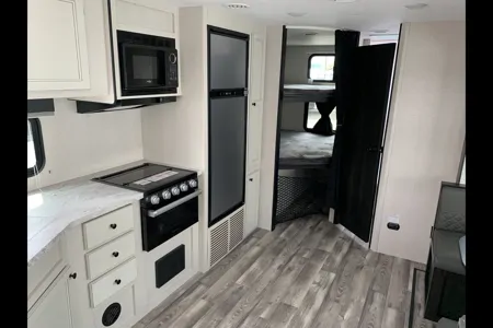 Richard's Highland Ridge RV 261BH Travel Trailer
