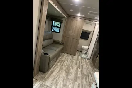 2022 Grand Design Imagine XLS Camper Rental