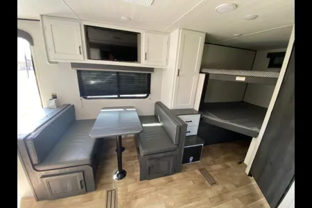 Scott's Keystone 25bhs Travel Trailer