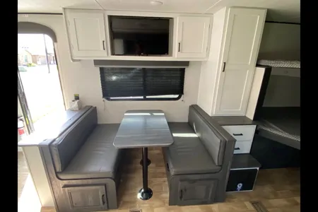 Scott's Keystone 25bhs Travel Trailer