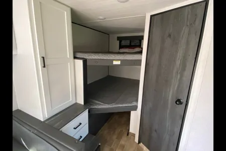 Scott's Keystone 25bhs Travel Trailer