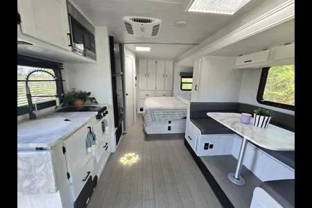2023 EAST TO WEST Entrada M-Class 24FM