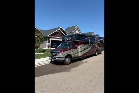 John’s Coachmen Concord Class C