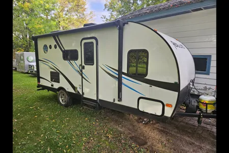 Félix's Palomino RL177 Travel Trailer