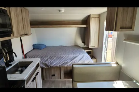 Winnebago 18DBH Travel Trailer