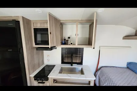 Winnebago 18DBH Travel Trailer