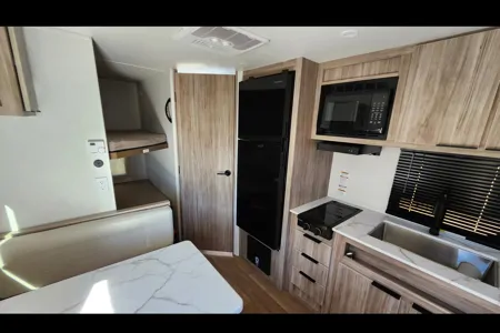 Winnebago 18DBH Travel Trailer