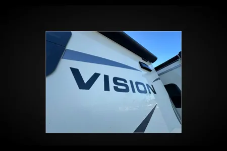 27B - 2022 Entegra 8 SLEEPER Coach Vision EZY-TO-DRIVE***