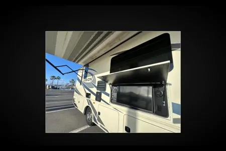 27B - 2022 Entegra 8 SLEEPER Coach Vision EZY-TO-DRIVE***