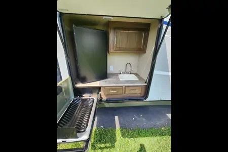 Fully Stocked CLEAN 34' Bunkhouse 2018 Coachmen Apex