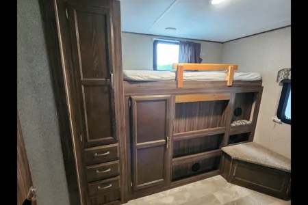 Fully Stocked CLEAN 34' Bunkhouse 2018 Coachmen Apex