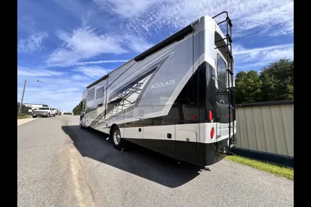 Entegra Coach Accolade Class C