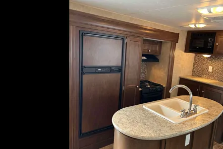 Brittany's Spacious Sport Trek Family Friendly Travel Trailer