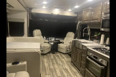 Yoly's Forest River George Town Class A