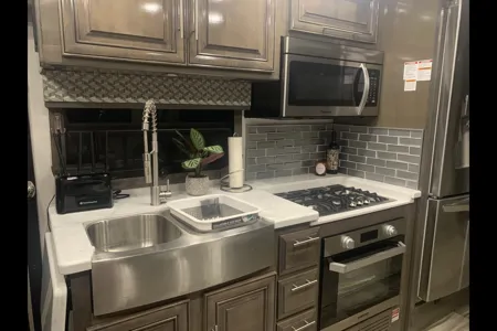 Yoly's Forest River George Town Class A