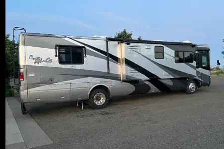 Colleen's National RV Tropi-Cal Class A