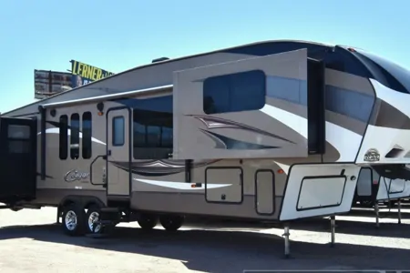 Tony's Keystone Cougar Den Fifth Wheel