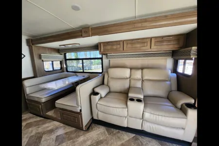 JENNIFER's Forest River Georgetown 5 Series 36B5 Class A