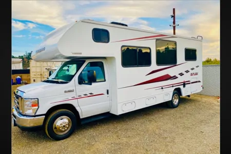 25B 2019 Winnebago 25