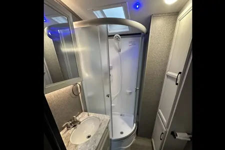 Amazing double washroom bunkhouse 34 ft