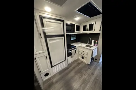 Amazing double washroom bunkhouse 34 ft