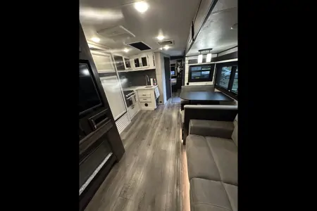 Amazing double washroom bunkhouse 34 ft