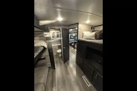 Amazing double washroom bunkhouse 34 ft