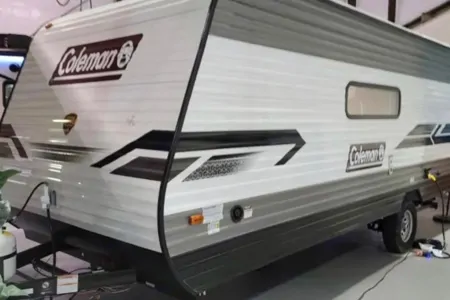 Viktoriya 's Coleman #2 22ft sleeps 6