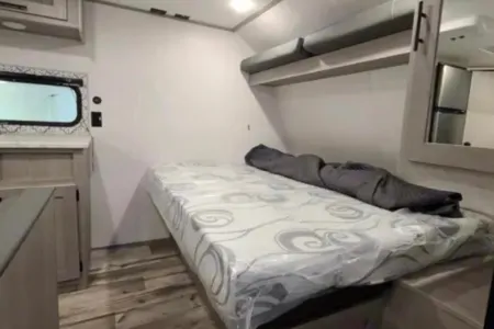 Viktoriya 's Coleman #2 22ft sleeps 6