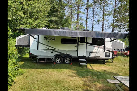 Luxurious Rockwood Roo Roo 233S Hybrid