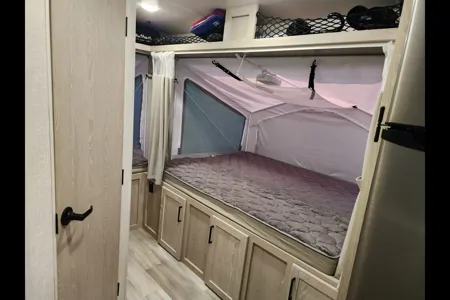 Luxurious Rockwood Roo Roo 233S Hybrid