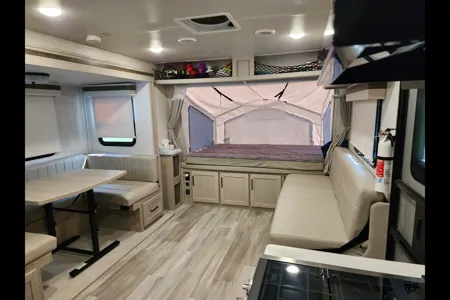 Luxurious Rockwood Roo Roo 233S Hybrid