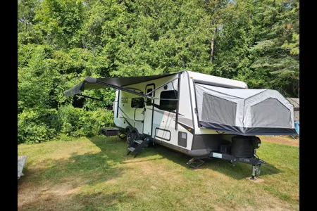 Luxurious Rockwood Roo Roo 233S Hybrid