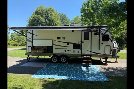 Mike & Kim's Cozy RV