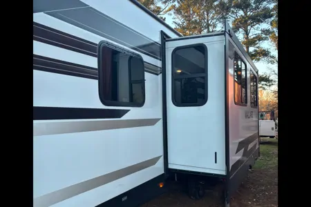 Victoria's Heartland Mallard M260 Travel Trailer