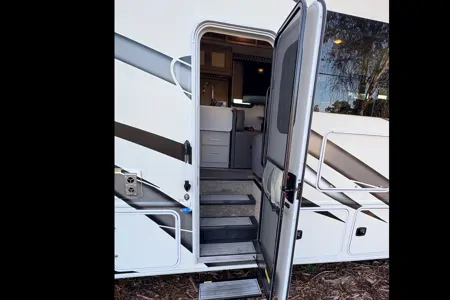 Thor Motor Coach HURRICANE 31C Class A