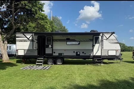 Western KY CamperRentals- 34ft bunk and private queen with 2bath