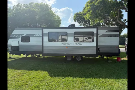 Western KY CamperRentals- 34ft bunk and private queen with 2bath